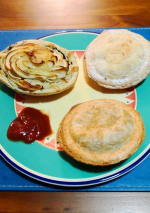 A picture of Homemade Aussie Beef Minced Pies 🇦🇺😍🐂🍎🍸😋☕.