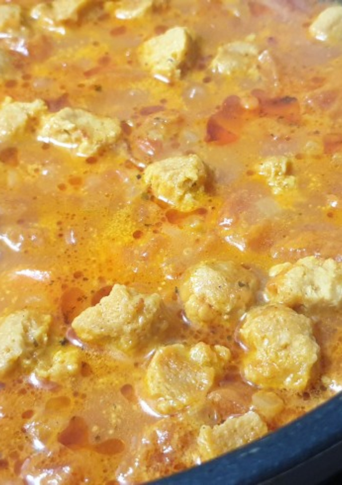 Una foto de Curry de soja en trozos