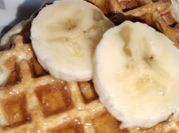 Una foto de waffles con aceite