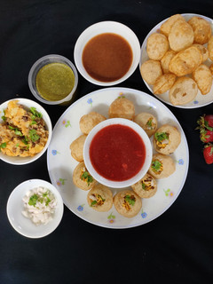 સ્ટ્રોબેરી પાણીપુરી (strawberry panipuri recipe in gujarati) રેસીપી મુખ્ય ફોટો