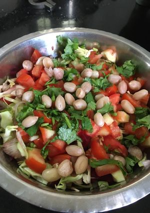 પીનટ સલાડ (Peanut Salad Recipe In Gujarati) રેસીપી મુખ્ય ફોટો