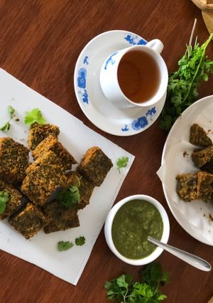 कोथिम्बीर वडी (Kothimbir vadi recipe in hindi) रेसिपी मुख्य फोटो