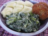 Шпинат плюс чесночные стрелки в сметане
