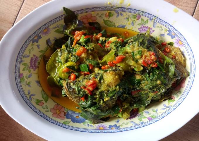 Resep Ikan gurame bumbu kuning kemangi Anti Gagal