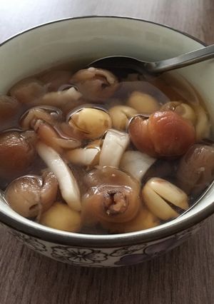 Hình của món Chè hạt sen long nhãn nước dừa.