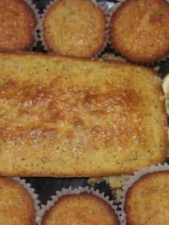 Una foto de Cake de limón y semilla de amapola 🍋🍰