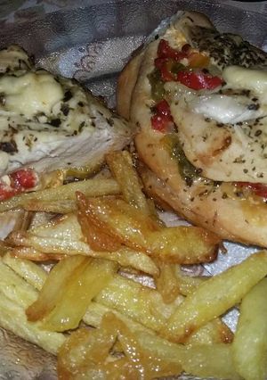 Una foto de Pechuga de pollo rellena