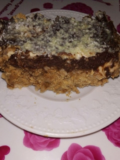 Una foto de Tarta dos chocolates sin horno🥧