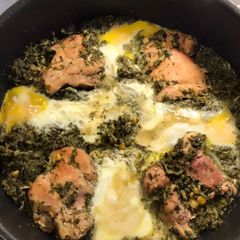 A picture of Sour-chicken with vegetables🍗🥙🥚🧄 (morghe torsh).