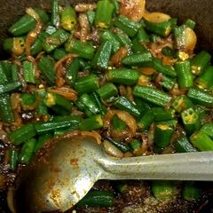 A picture of Okra, (bhindi) fried 🥒🥒🧄.