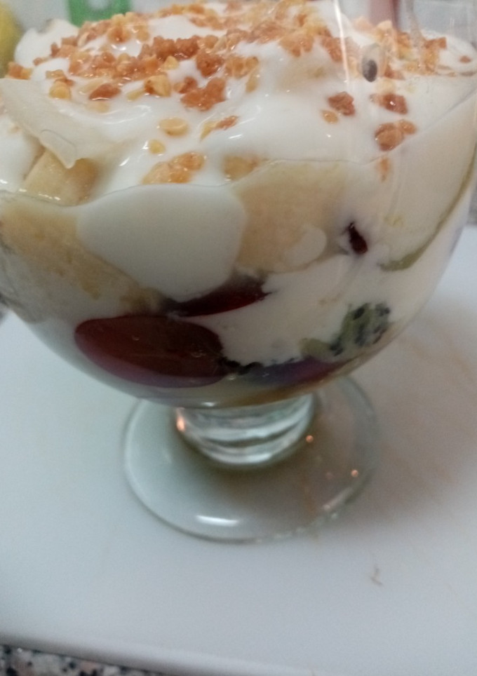 Una foto de Fruta del tiempo maceradas en zumo de naranja con yogurt