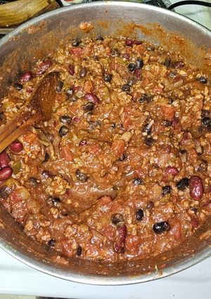 A picture of CHILI....NEW YEARS EVE,I AIN'T COOKING TOMORROW.
