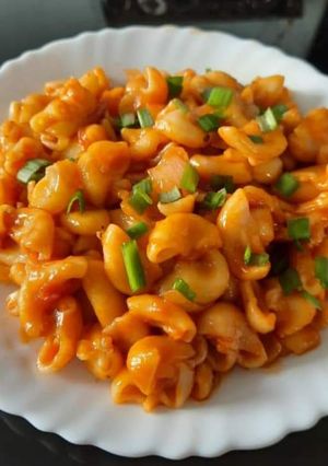 A picture of Chinese macaroni.
