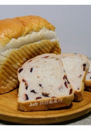 圓頂桑葚蔓越莓吐司 的食譜成品照片