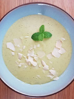 Una foto de Crema de guisantes con hierbabuena