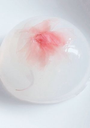 Hình của món Mochi Giọt nước Hoa anh đào Nhật Bản(Ăn như thạch vậy 😂).