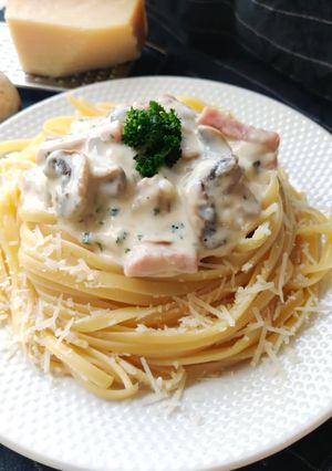 Une photo de Pâte sauce aux lardons- champignons