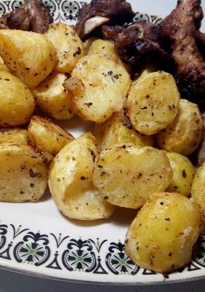 A picture of Oregano lamb chops with potatoes.