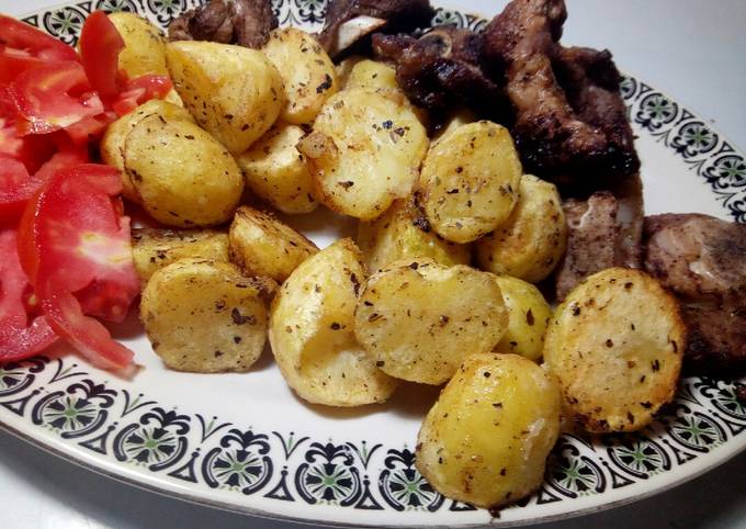 Oregano lamb chops with potatoes