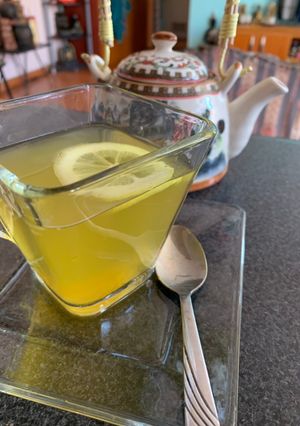 Una foto de Infusión de jengibre, cúrcuma, canela y limón 🍋