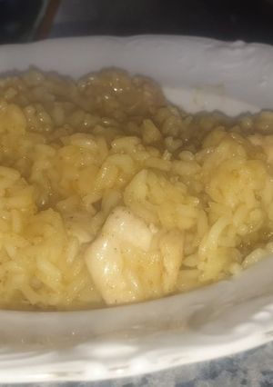 Una foto de Arroz con pollo al curry