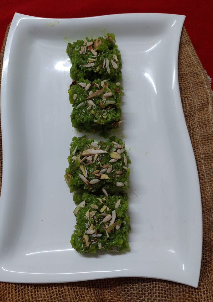 लौकी की बर्फी(lauki ki barfi recipe in hindi) रेसिपी मुख्य फोटो