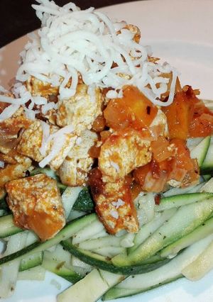 Foto principal de Tiras de calabacín con tofu y verduritas