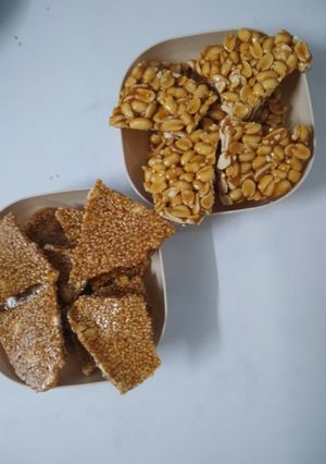 A picture of Til and Singh Chikki.