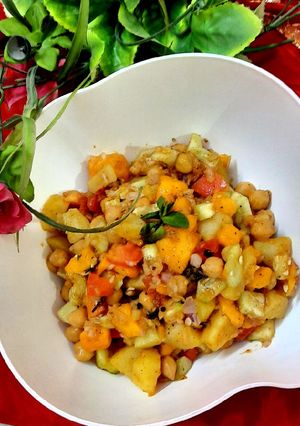 A picture of Mango chickpea chaat.