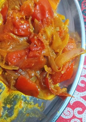 A picture of Onion tomato ki sabzi.