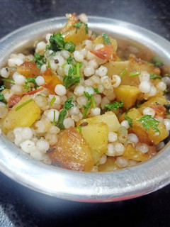 साबूदाने की खिचड़ी (Sabudane ki khichdi recipe in hindi) रेसिपी मुख्य फोटो