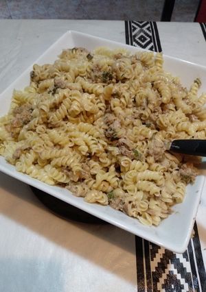 Una foto de Fideos con crema de leche y atún
