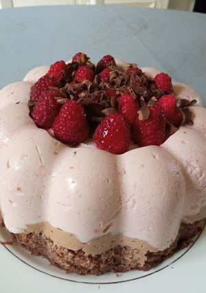 Une photo de Dôme fraise chocolat
