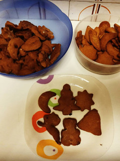 Una foto de Galletas de Navidad veganas de chocolate o canela fáciles