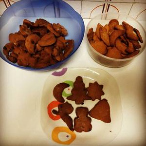 Galletas de Navidad veganas de chocolate o canela fáciles