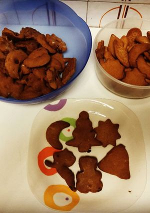 Una foto de Galletas de Navidad veganas de chocolate o canela fáciles