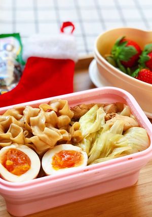 高麗菜炒里肌肉便當 的食譜成品照片