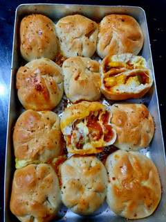 પોટલી પીઝા(potli pizza recipe in gujarati) રેસીપી મુખ્ય ફોટો