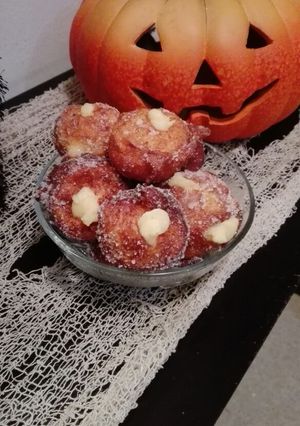 Foto principal de Buñuelos de viento rellenos de crema pastelera para Halloween👻