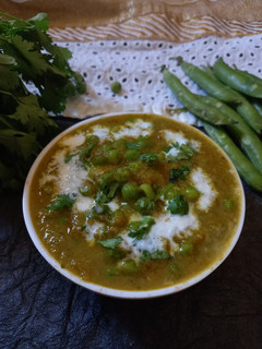 લીલા વટાણા નુ શાક (Green Peas Shak Recipe In Gujarati) રેસીપી મુખ્ય ફોટો