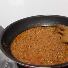 A picture of Saus bolognese.