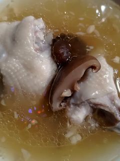 (電鍋)香菇蒜頭雞湯 的食譜成品照片