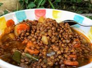 Una foto de lomo adobado en salsa