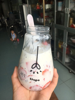 Hình của món Sữa chua dâu hạt chia.