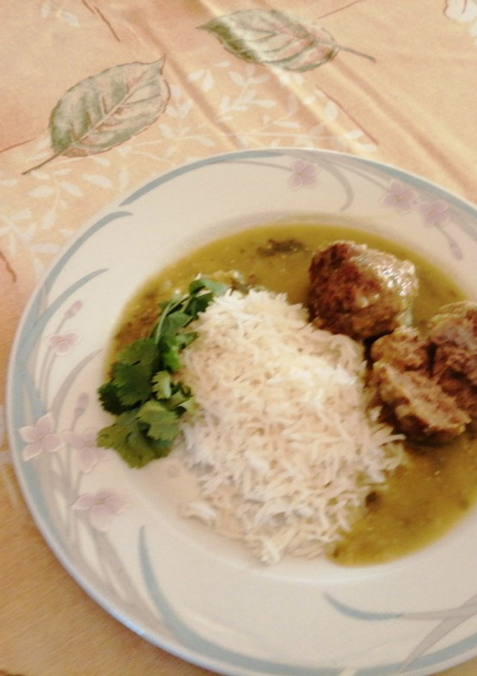 Una foto de Albóndigas en salsa verde