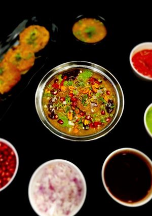 રગડા પેટિસ (Ragda Pattice Recipe In Gujarati) રેસીપી મુખ્ય ફોટો