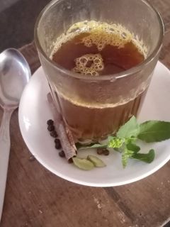 अदरक और शहद की चाय (Adrak aur shahad ki chai recipe in Hindi) रेसिपी मुख्य फोटो