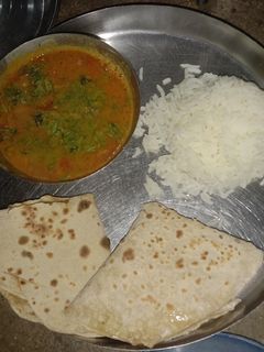 ચાર પડ વાળી રોટી (Char Pad Vali Roti Recipe In Gujarati) રેસીપી મુખ્ય ફોટો
