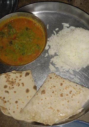 ચાર પડ વાળી રોટી (Char Pad Vali Roti Recipe In Gujarati) રેસીપી મુખ્ય ફોટો