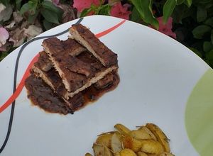 Una foto de Filete al perejil en papas rústicas